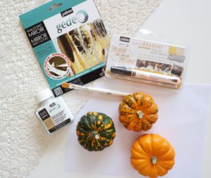 diy-citrouilles-deco-pumkins-paint-gold