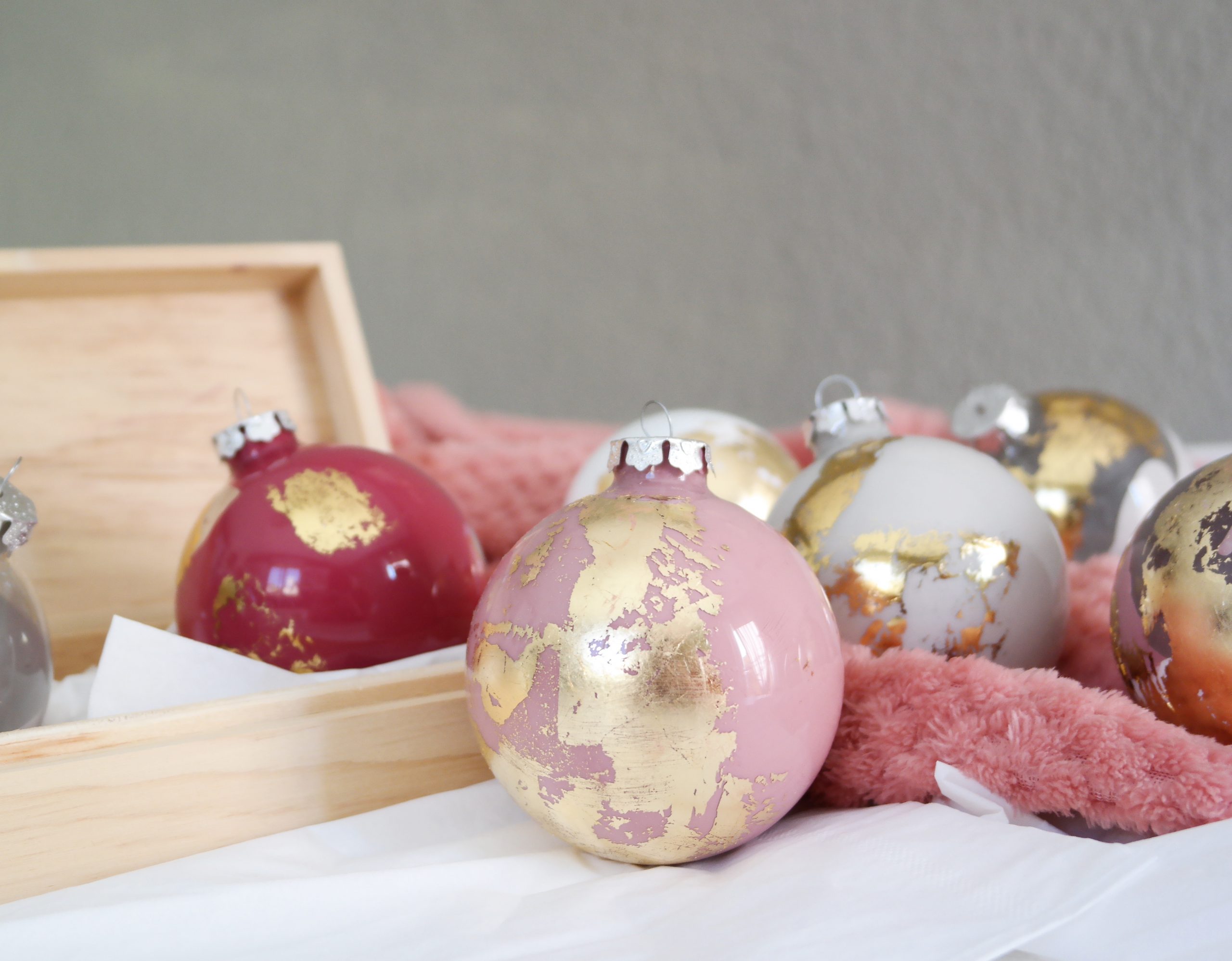 Décoration de Noël: peinture sur boules