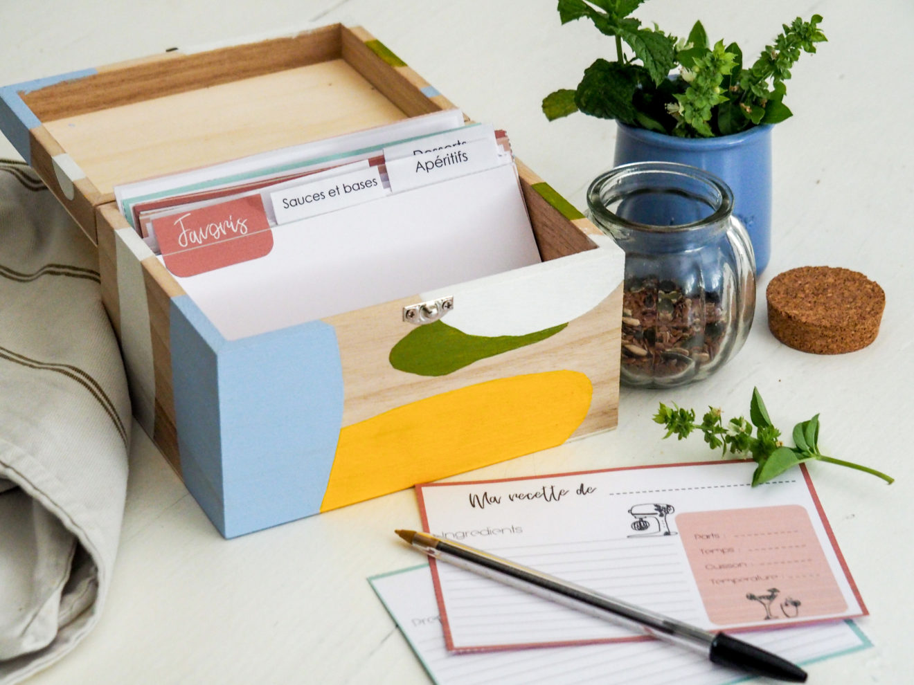 Boîte à Recettes En Bois Avec 150 Fiches Colorées - Dimensions 10.5x15 Cm, Fiches 7.6x12.5 Cm - Organisateur De Cuisine Avec Intercalaires - 4