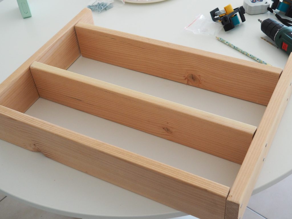 Etagère à épices en bois